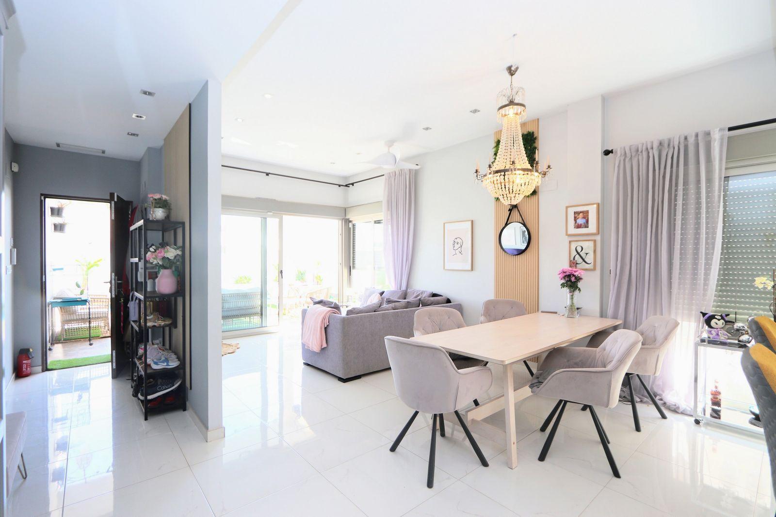 Resale - 5 Bedroom 4 Bathroom Chalet in Orihuela Costa - Villamartin - Alicante Resale - 5 Bedroom 4 Bathroom Chalet in Orihuela Costa - Villamartin - Alicante