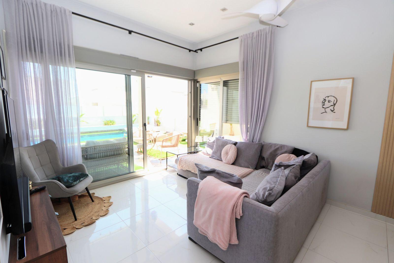 Resale - 5 Bedroom 4 Bathroom Chalet in Orihuela Costa - Villamartin - Alicante Resale - 5 Bedroom 4 Bathroom Chalet in Orihuela Costa - Villamartin - Alicante