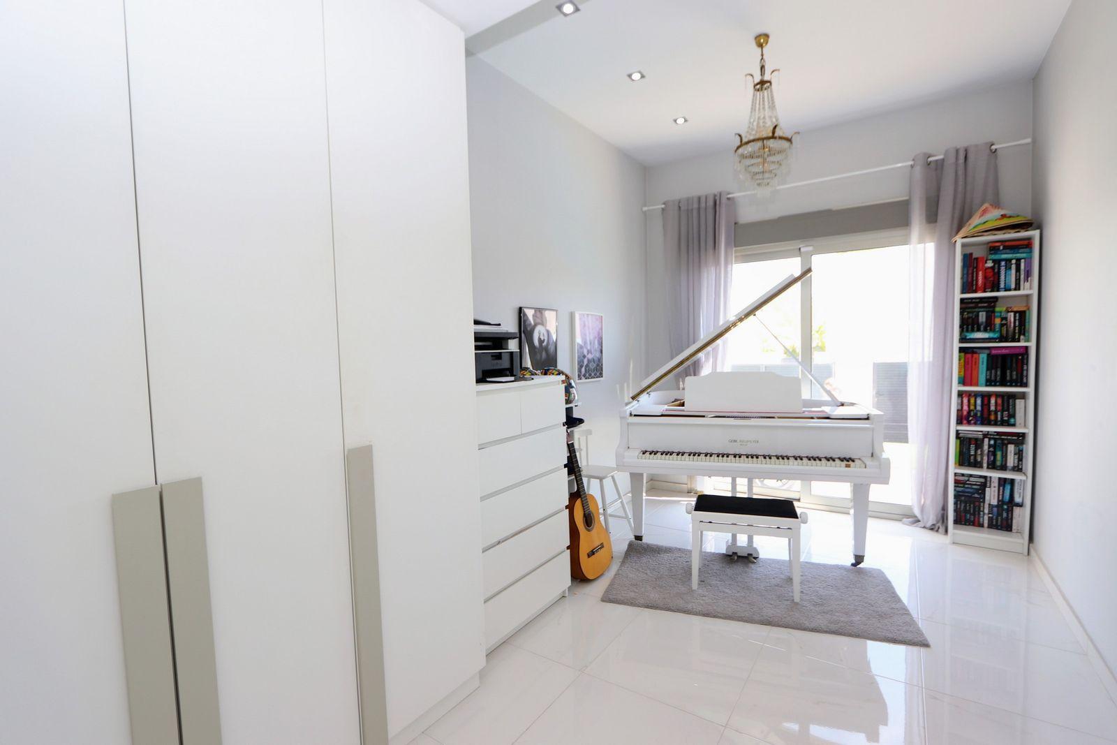 Resale - 5 Bedroom 4 Bathroom Chalet in Orihuela Costa - Villamartin - Alicante Resale - 5 Bedroom 4 Bathroom Chalet in Orihuela Costa - Villamartin - Alicante