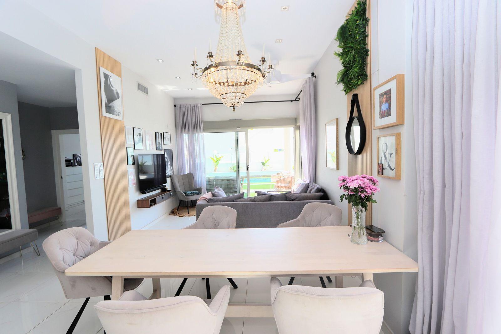 Resale - 5 Bedroom 4 Bathroom Chalet in Orihuela Costa - Villamartin - Alicante Resale - 5 Bedroom 4 Bathroom Chalet in Orihuela Costa - Villamartin - Alicante