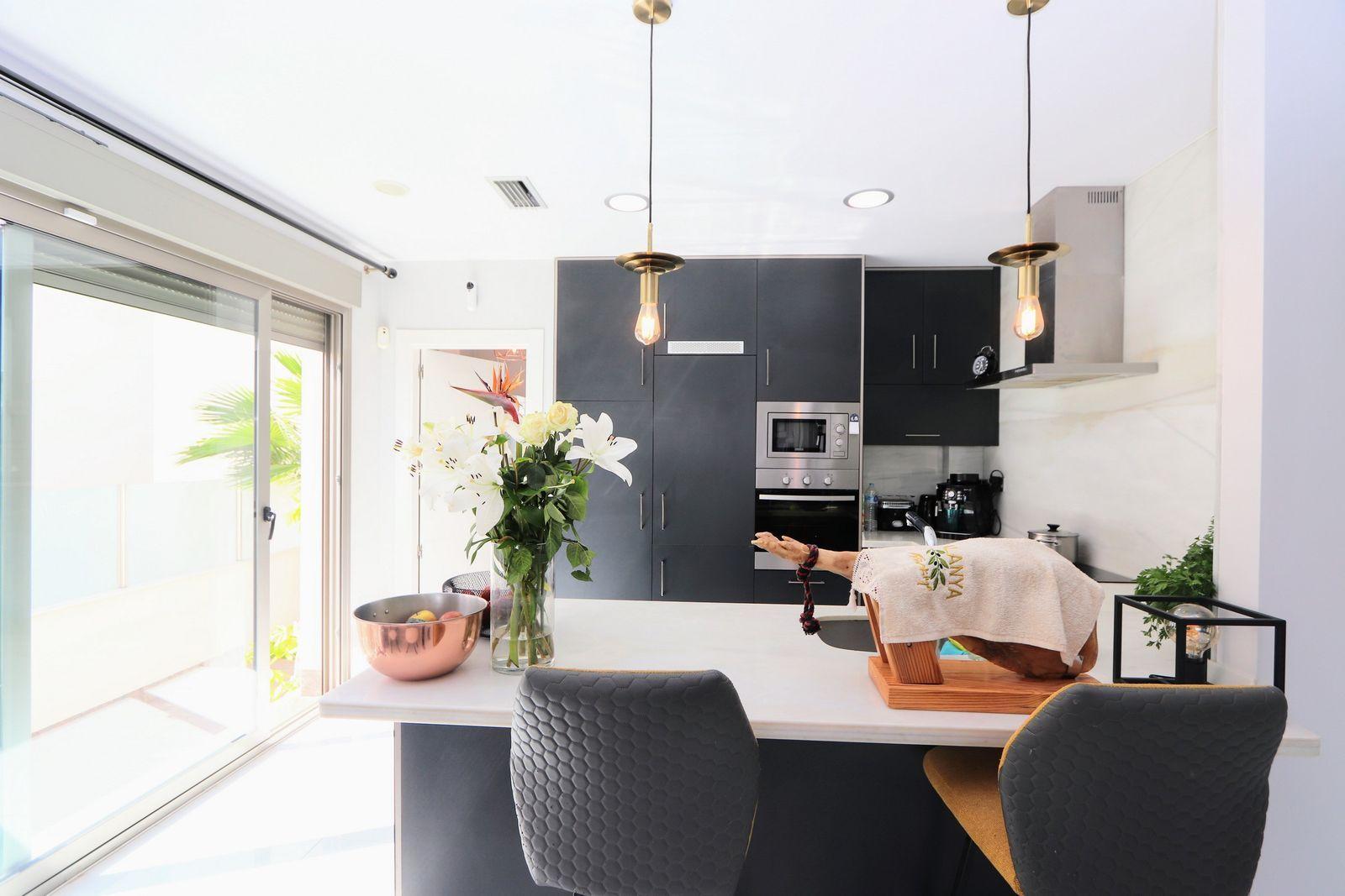 Resale - 5 Bedroom 4 Bathroom Chalet in Orihuela Costa - Villamartin - Alicante Resale - 5 Bedroom 4 Bathroom Chalet in Orihuela Costa - Villamartin - Alicante