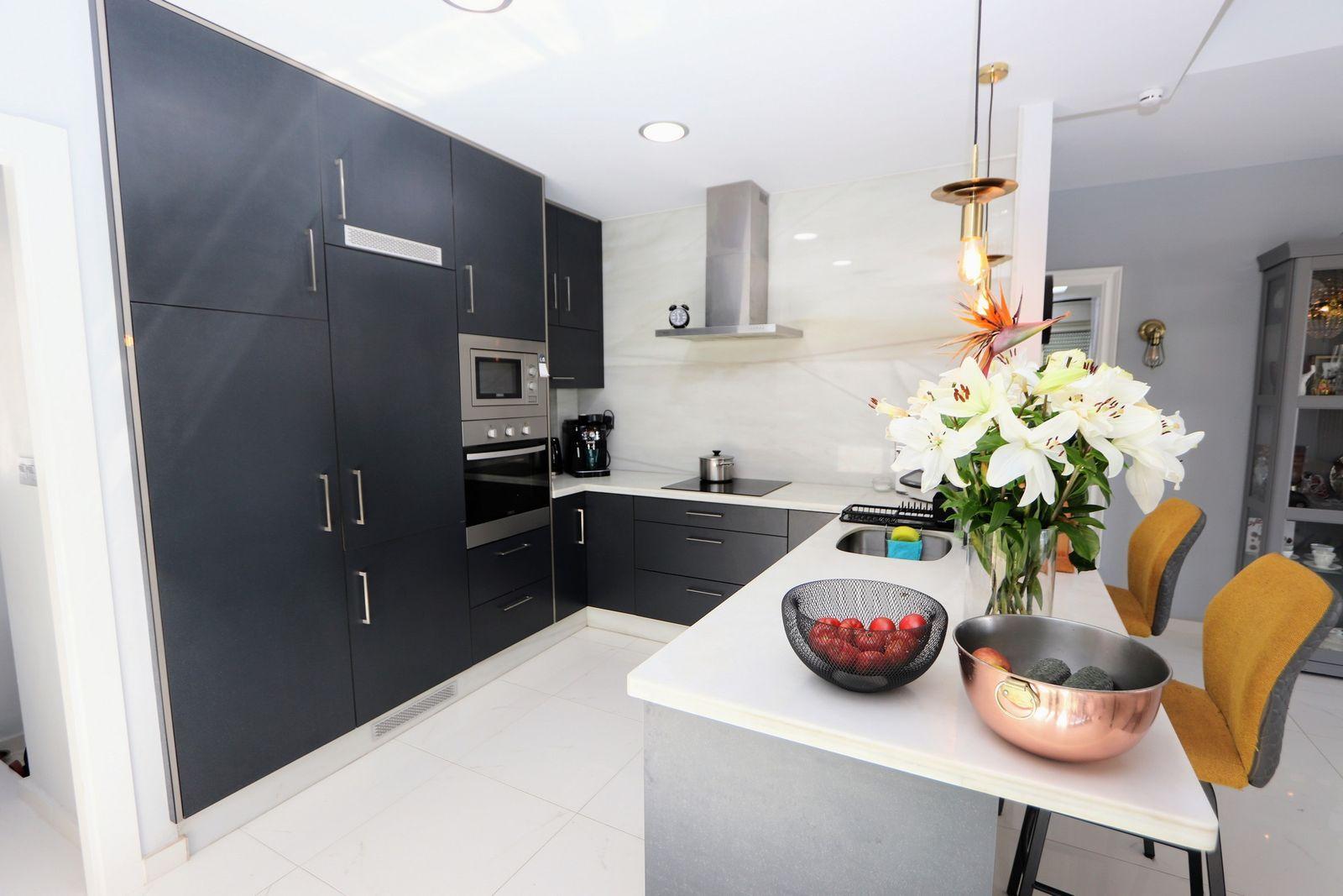 Resale - 5 Bedroom 4 Bathroom Chalet in Orihuela Costa - Villamartin - Alicante Resale - 5 Bedroom 4 Bathroom Chalet in Orihuela Costa - Villamartin - Alicante