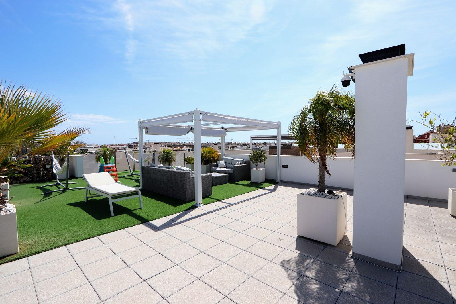 Resale - 5 Bedroom 4 Bathroom Chalet in Orihuela Costa - Villamartin - Alicante Resale - 5 Bedroom 4 Bathroom Chalet in Orihuela Costa - Villamartin - Alicante
