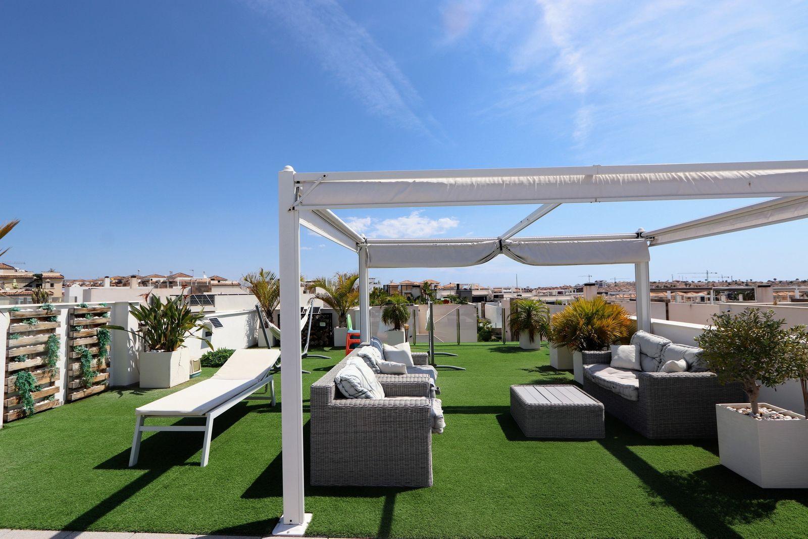 Resale - 5 Bedroom 4 Bathroom Chalet in Orihuela Costa - Villamartin - Alicante Resale - 5 Bedroom 4 Bathroom Chalet in Orihuela Costa - Villamartin - Alicante