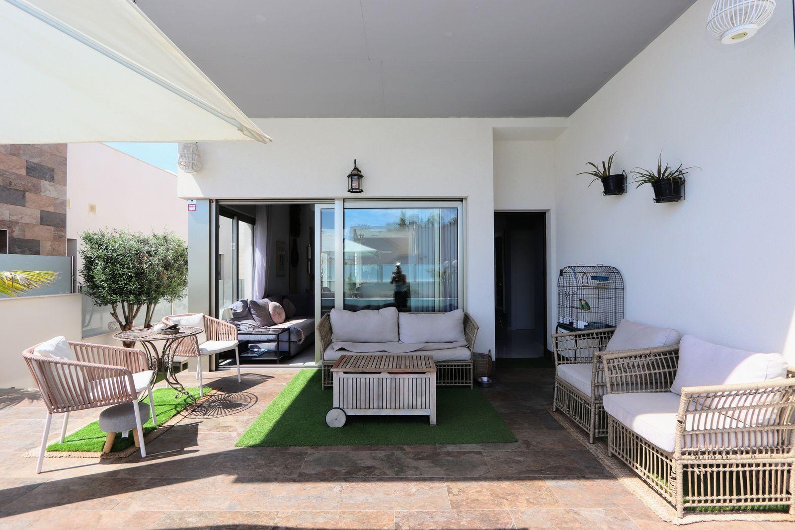 Resale - 5 Bedroom 4 Bathroom Chalet in Orihuela Costa - Villamartin - Alicante Resale - 5 Bedroom 4 Bathroom Chalet in Orihuela Costa - Villamartin - Alicante