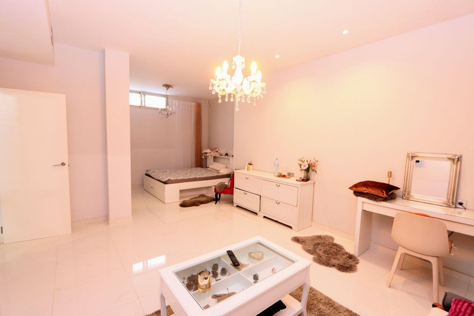 Resale - 5 Bedroom 4 Bathroom Chalet in Orihuela Costa - Villamartin - Alicante Resale - 5 Bedroom 4 Bathroom Chalet in Orihuela Costa - Villamartin - Alicante