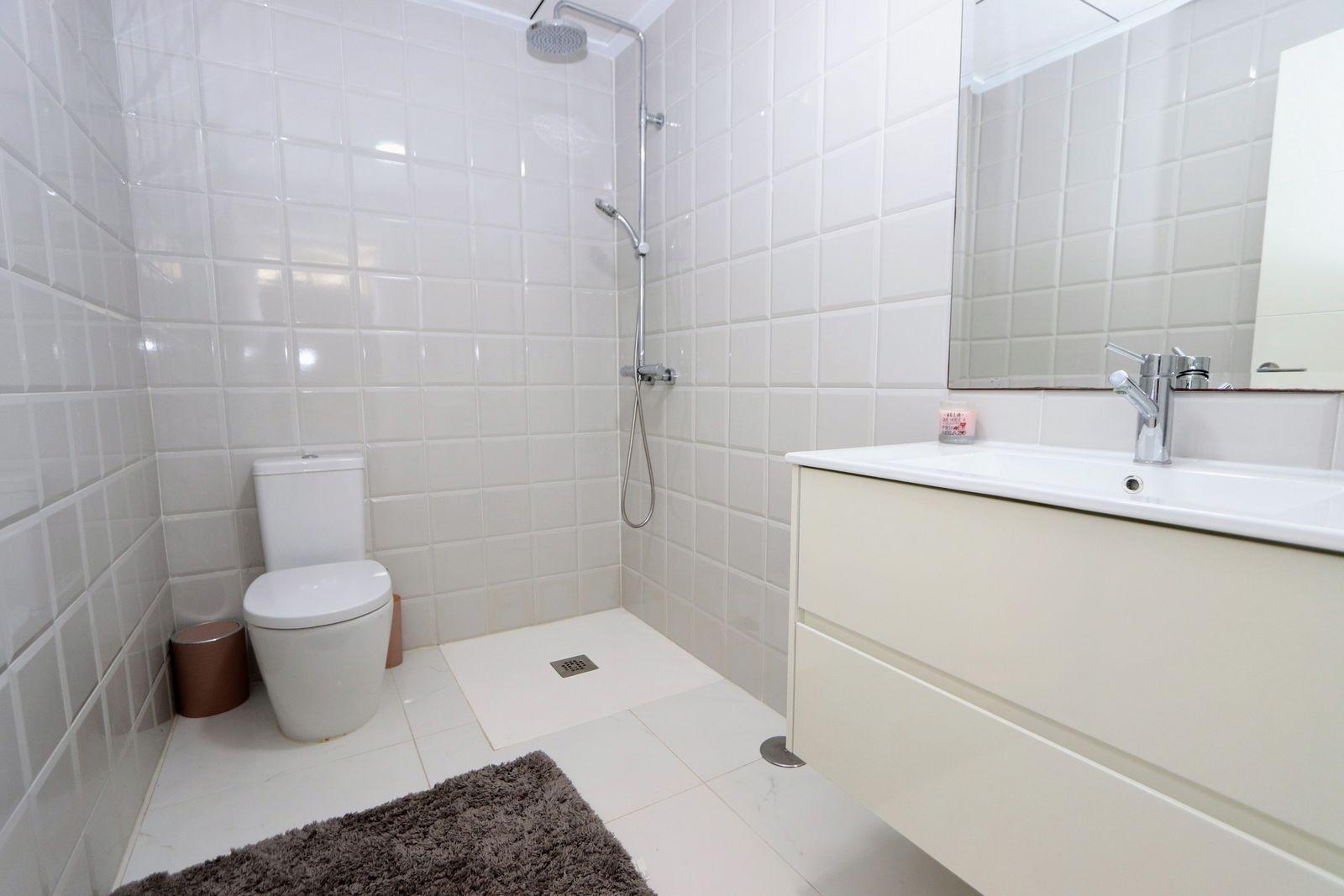 Resale - 5 Bedroom 4 Bathroom Chalet in Orihuela Costa - Villamartin - Alicante Resale - 5 Bedroom 4 Bathroom Chalet in Orihuela Costa - Villamartin - Alicante