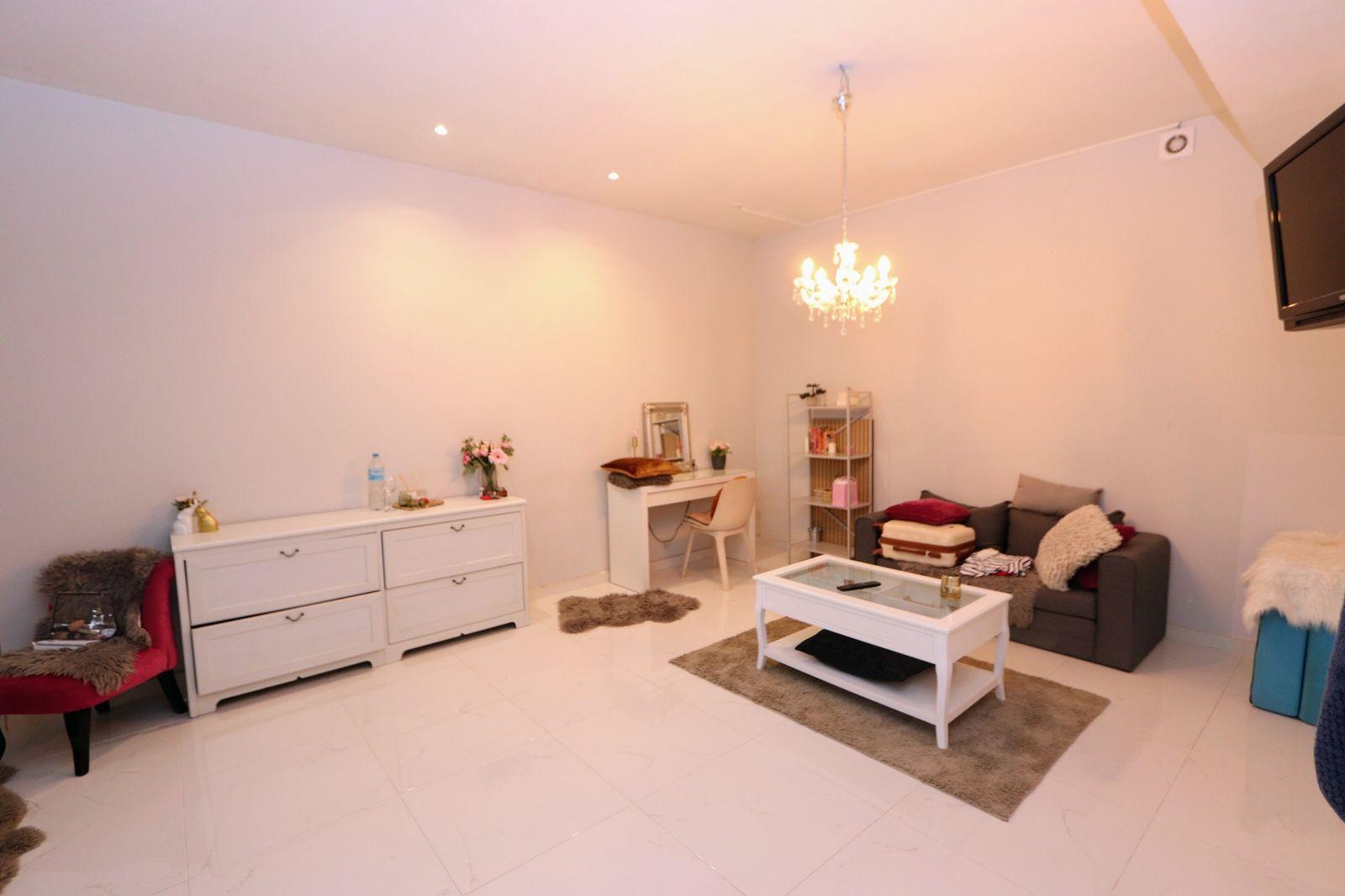 Resale - 5 Bedroom 4 Bathroom Chalet in Orihuela Costa - Villamartin - Alicante Resale - 5 Bedroom 4 Bathroom Chalet in Orihuela Costa - Villamartin - Alicante