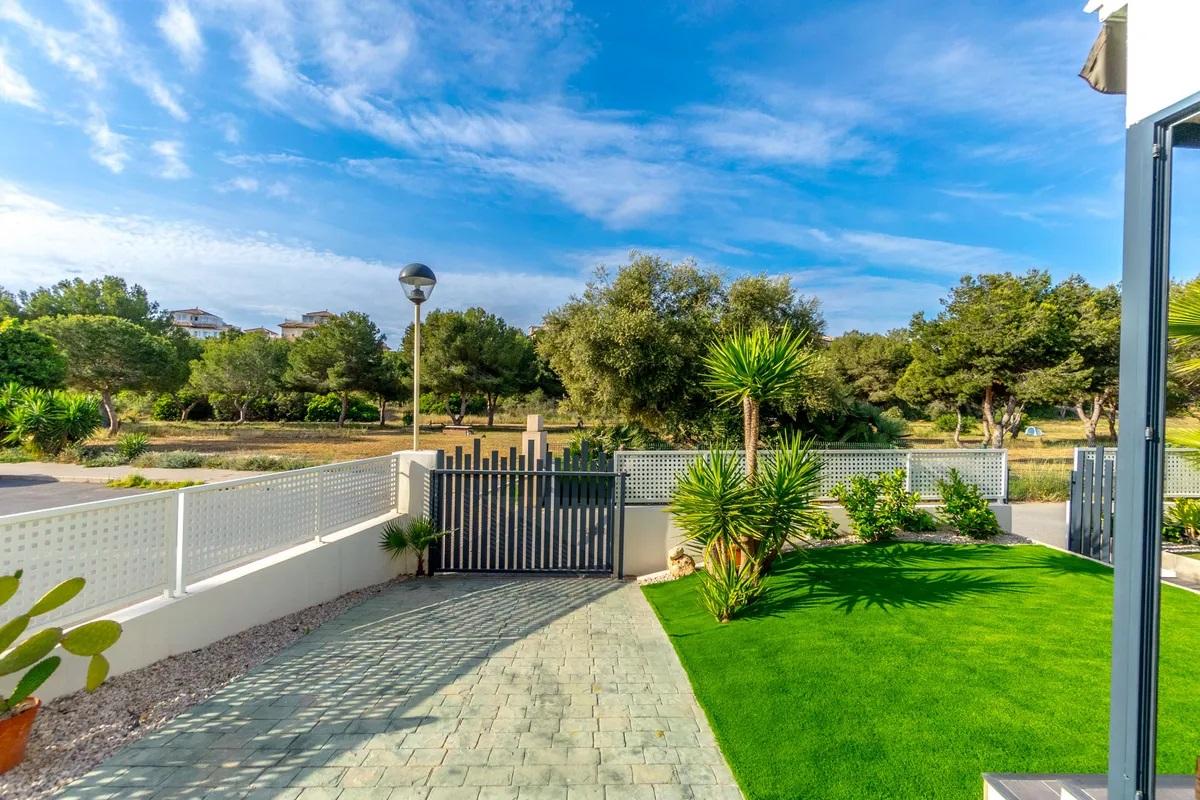 Resale - 3 Bedroom 2 Bathroom Chalet in Orihuela Costa - La Zenia - Alicante Resale - 3 Bedroom 2 Bathroom Chalet in Orihuela Costa - La Zenia - Alicante