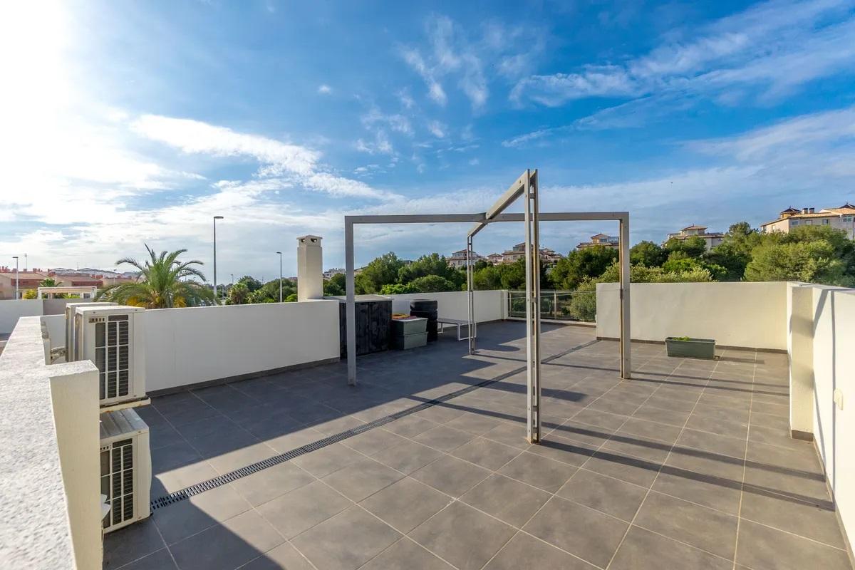 Resale - 3 Bedroom 2 Bathroom Chalet in Orihuela Costa - La Zenia - Alicante Resale - 3 Bedroom 2 Bathroom Chalet in Orihuela Costa - La Zenia - Alicante