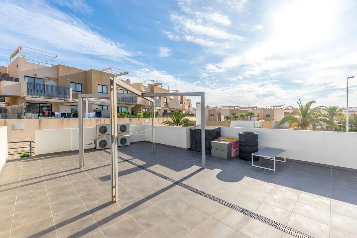 Resale - 3 Bedroom 2 Bathroom Chalet in Orihuela Costa - La Zenia - Alicante Resale - 3 Bedroom 2 Bathroom Chalet in Orihuela Costa - La Zenia - Alicante
