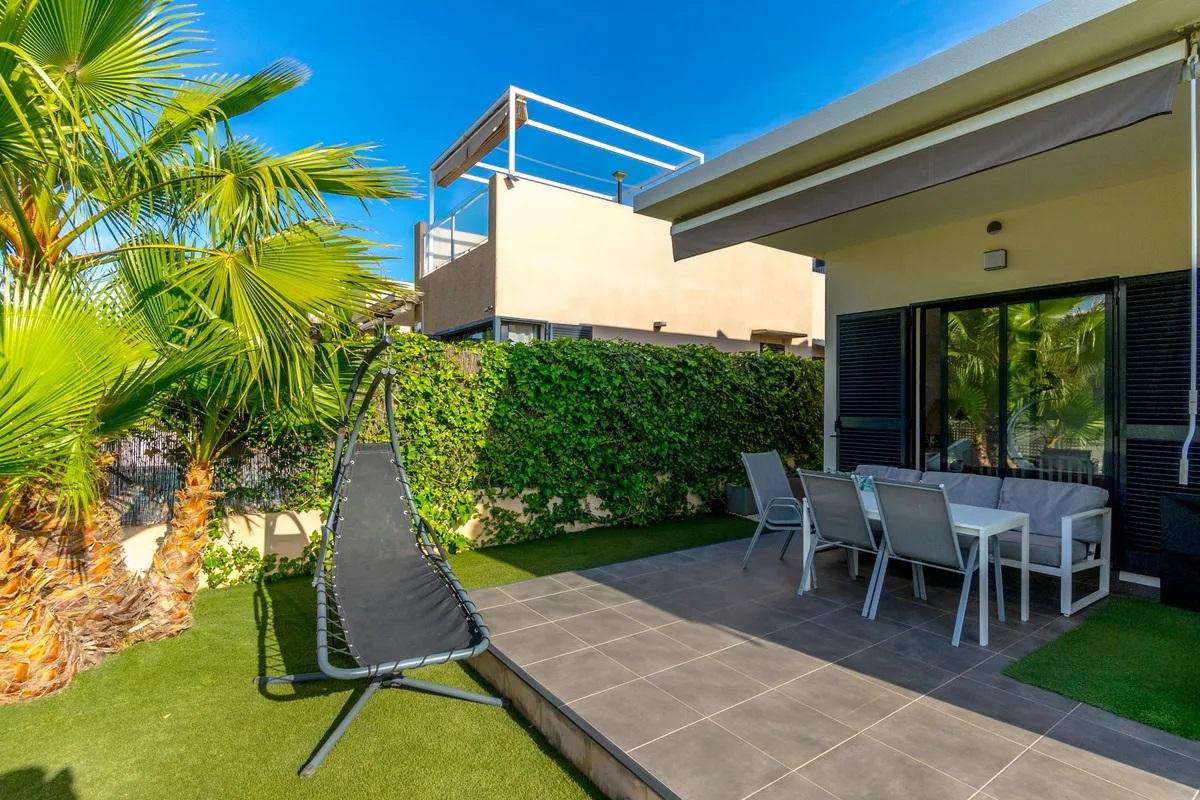 Resale - 3 Bedroom 2 Bathroom Chalet in Orihuela Costa - La Zenia - Alicante Resale - 3 Bedroom 2 Bathroom Chalet in Orihuela Costa - La Zenia - Alicante