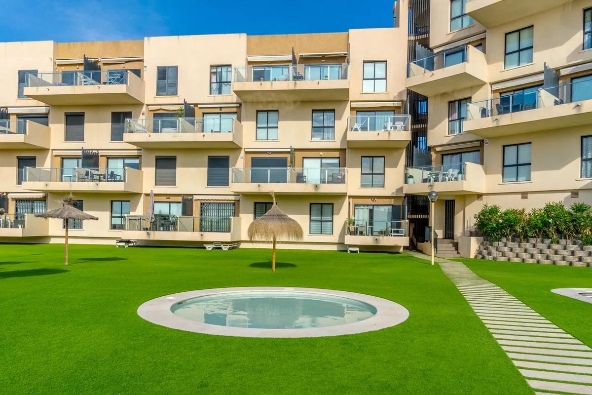 Resale - 3 Bedroom 2 Bathroom Chalet in Orihuela Costa - La Zenia - Alicante Resale - 3 Bedroom 2 Bathroom Chalet in Orihuela Costa - La Zenia - Alicante