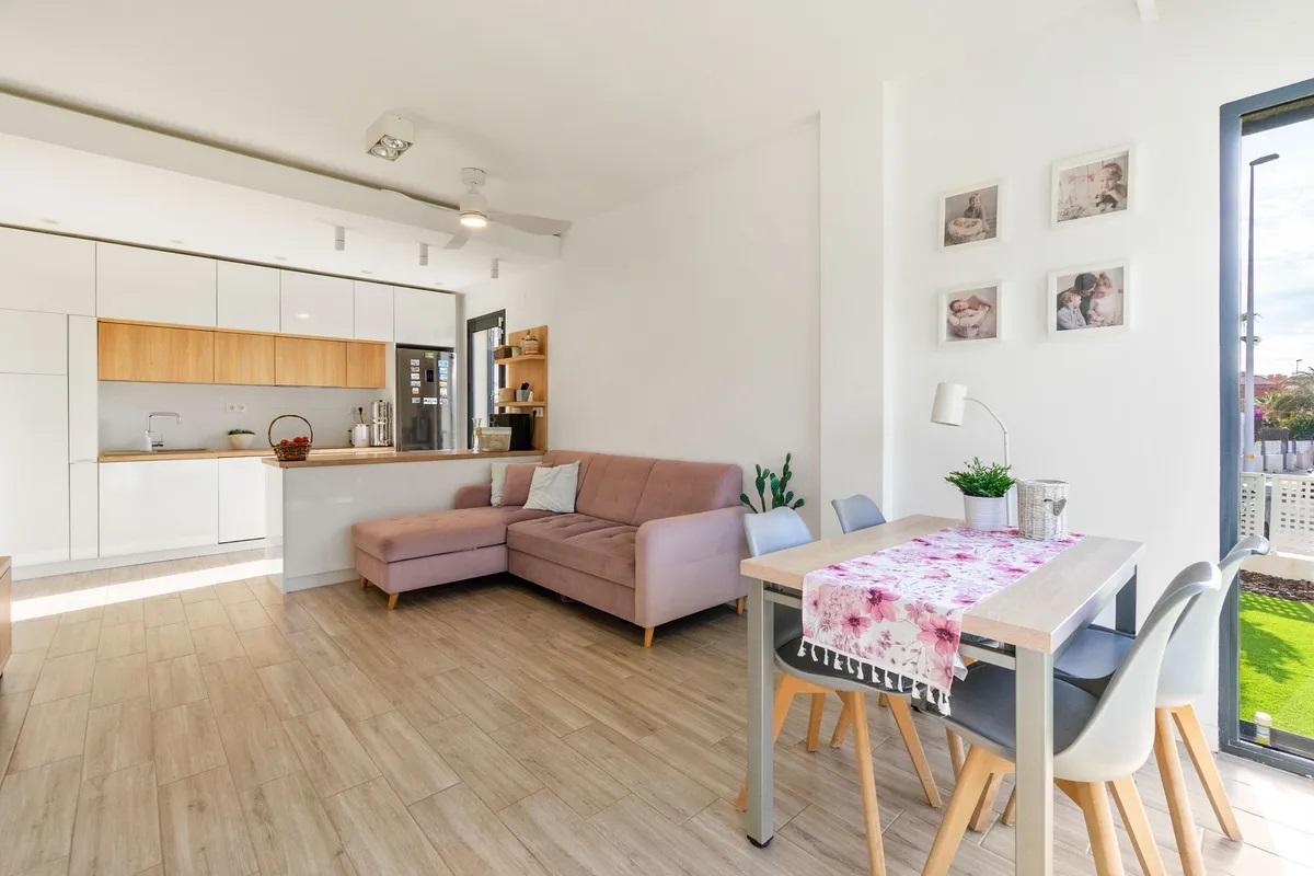 Resale - 3 Bedroom 2 Bathroom Chalet in Orihuela Costa - La Zenia - Alicante Resale - 3 Bedroom 2 Bathroom Chalet in Orihuela Costa - La Zenia - Alicante