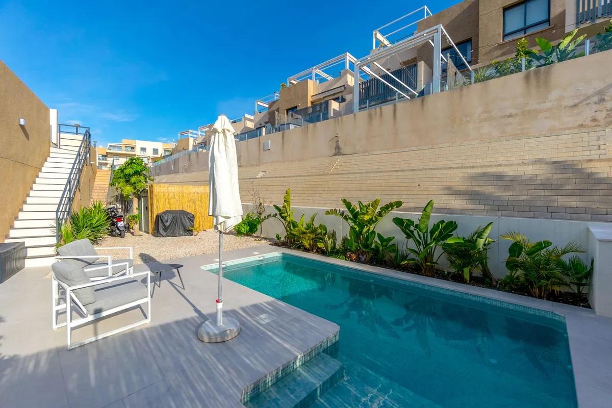 Resale - 3 Bedroom 2 Bathroom Chalet in Orihuela Costa - La Zenia - Alicante Resale - 3 Bedroom 2 Bathroom Chalet in Orihuela Costa - La Zenia - Alicante
