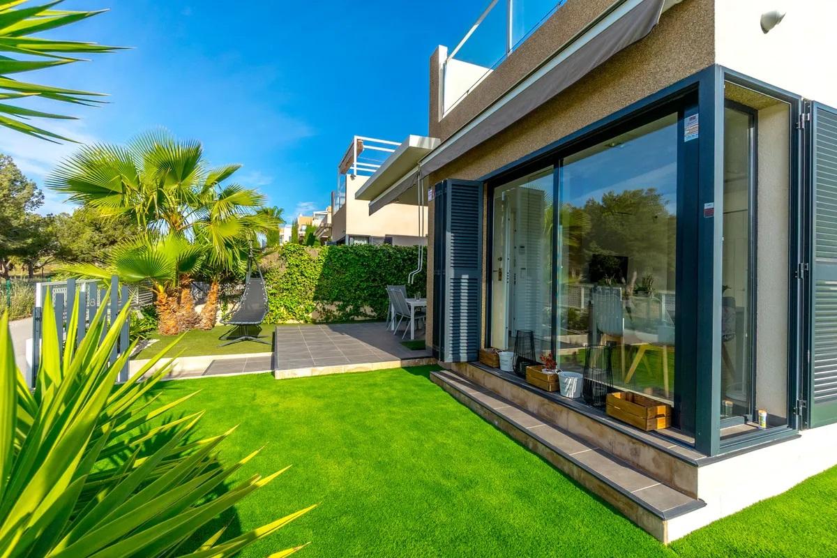 Resale - 3 Bedroom 2 Bathroom Chalet in Orihuela Costa - La Zenia - Alicante Resale - 3 Bedroom 2 Bathroom Chalet in Orihuela Costa - La Zenia - Alicante