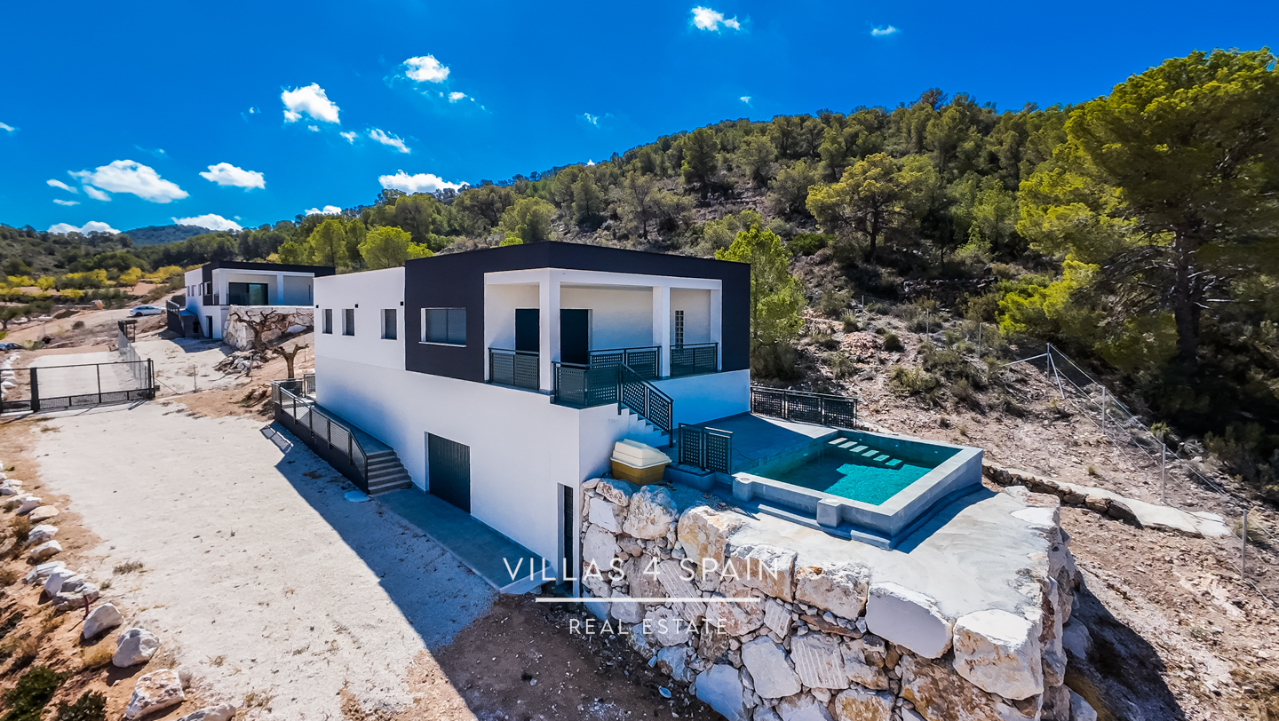 Resale - 3 bedroom 2 bathroom build villa with pool and garage - camino del Prado - Alicante Resale - 3 bedroom 2 bathroom build villa with pool and garage - camino del Prado - Alicante