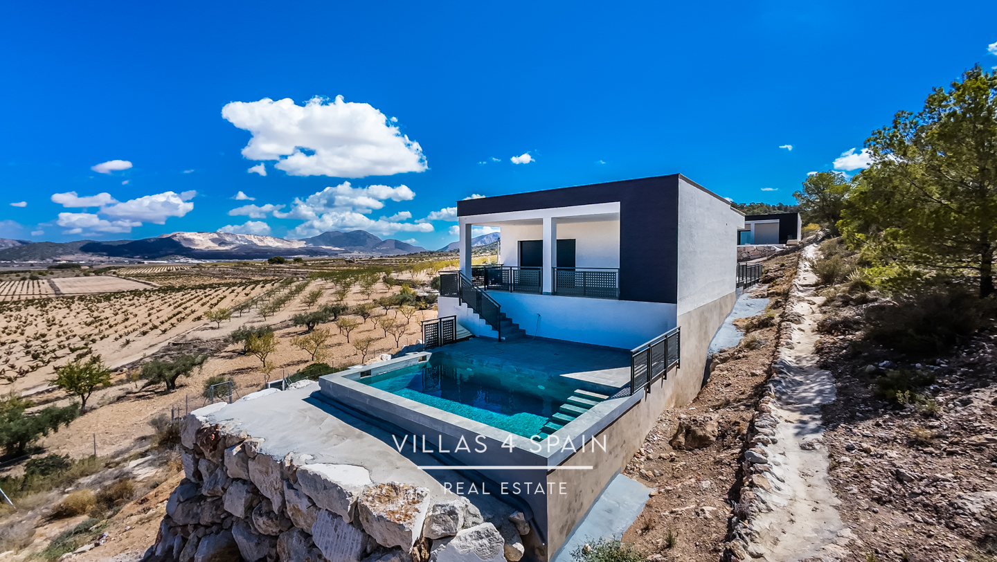 Resale - 3 bedroom 2 bathroom build villa with pool and garage - camino del Prado - Alicante Resale - 3 bedroom 2 bathroom build villa with pool and garage - camino del Prado - Alicante