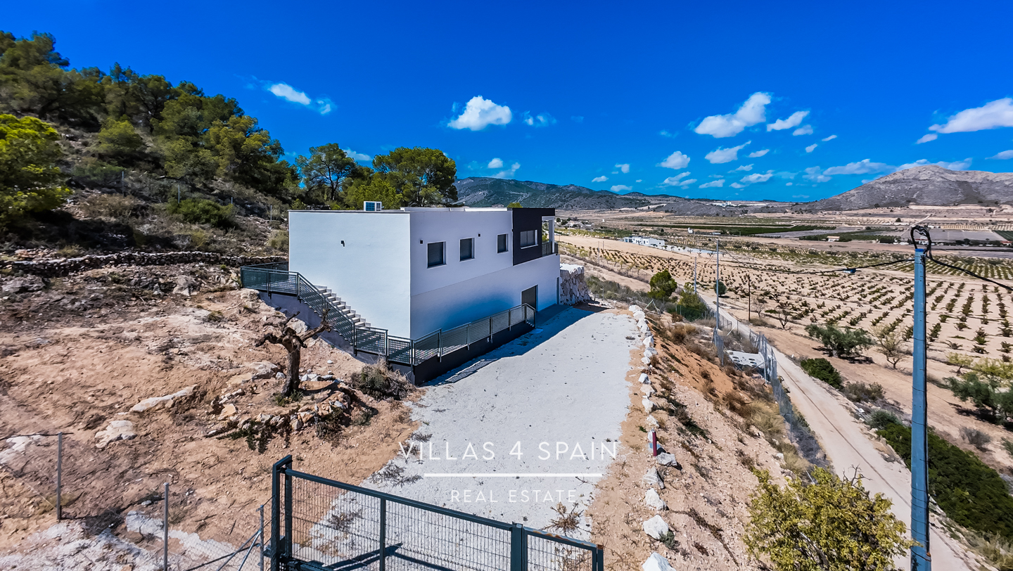 Resale - 3 bedroom 2 bathroom build villa with pool and garage - camino del Prado - Alicante Resale - 3 bedroom 2 bathroom build villa with pool and garage - camino del Prado - Alicante