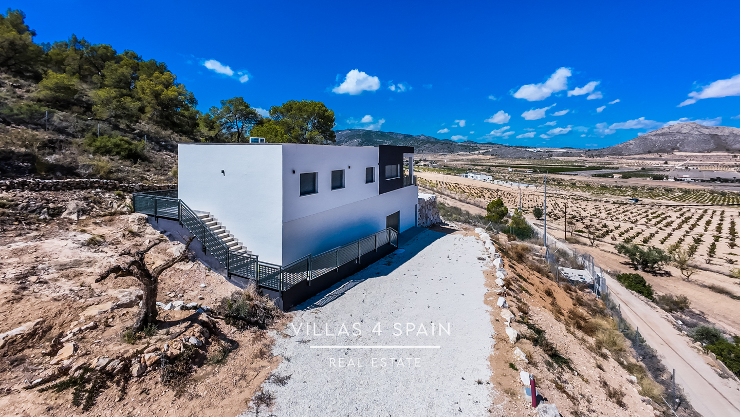 Resale - 3 bedroom 2 bathroom build villa with pool and garage - camino del Prado - Alicante Resale - 3 bedroom 2 bathroom build villa with pool and garage - camino del Prado - Alicante
