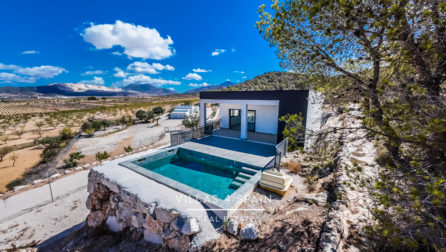 Resale - 3 bedroom 2 bathroom build villa with pool and garage - camino del Prado - Alicante Resale - 3 bedroom 2 bathroom build villa with pool and garage - camino del Prado - Alicante