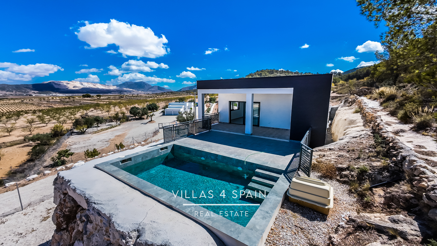 Resale - 3 bedroom 2 bathroom build villa with pool and garage - camino del Prado - Alicante Resale - 3 bedroom 2 bathroom build villa with pool and garage - camino del Prado - Alicante