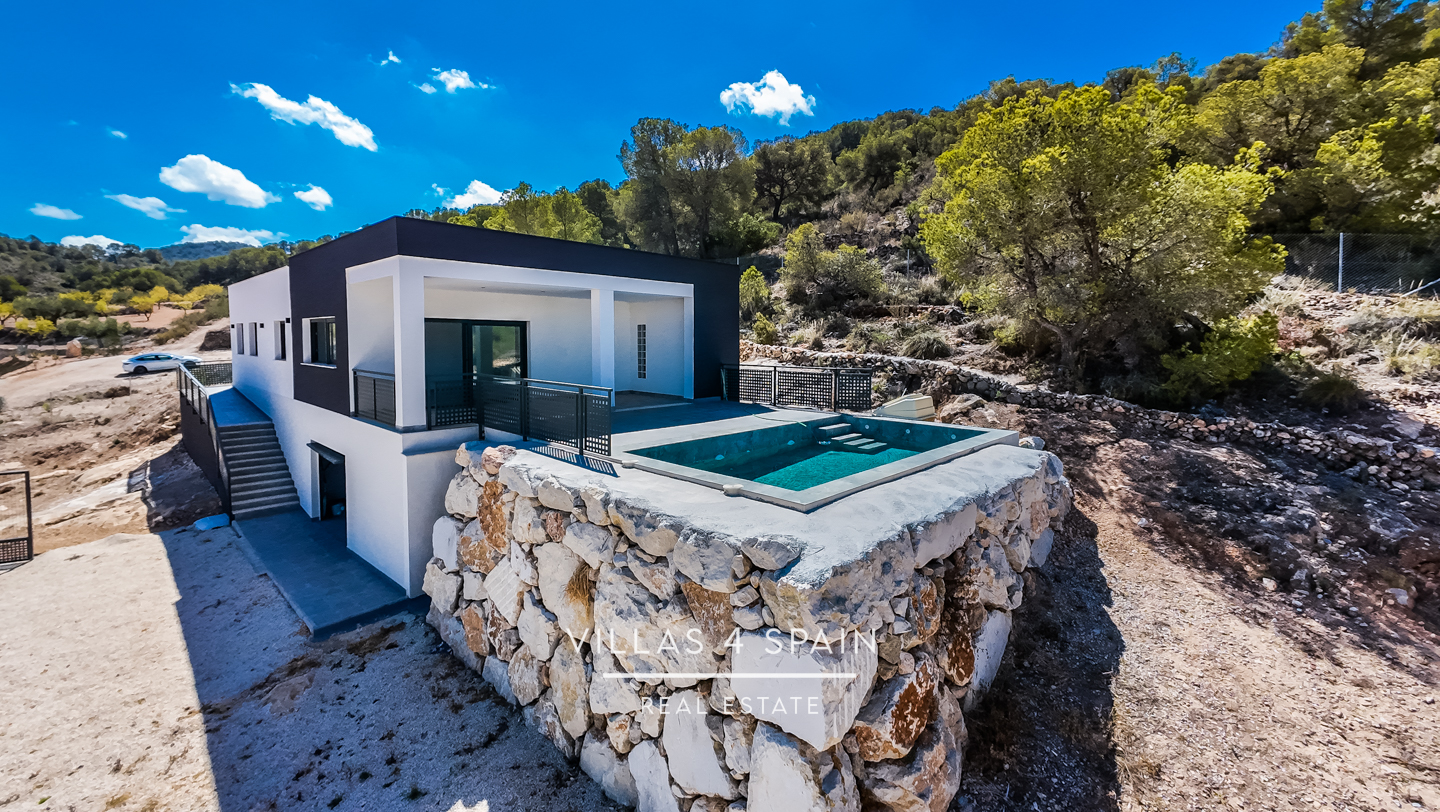 Resale - 3 bedroom 2 bathroom build villa with pool and garage - camino del Prado - Alicante Resale - 3 bedroom 2 bathroom build villa with pool and garage - camino del Prado - Alicante