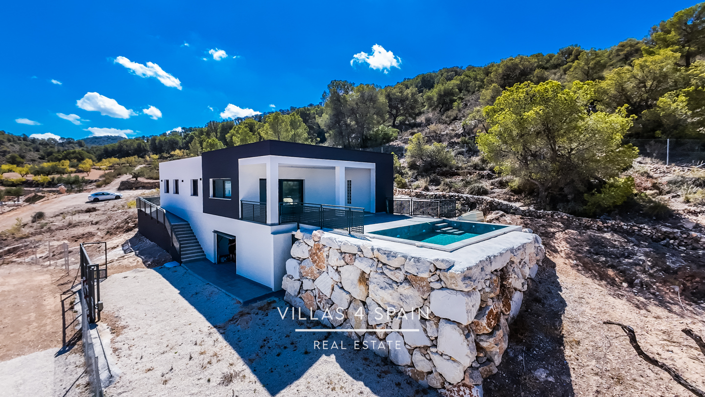 Resale - 3 bedroom 2 bathroom build villa with pool and garage - camino del Prado - Alicante Resale - 3 bedroom 2 bathroom build villa with pool and garage - camino del Prado - Alicante