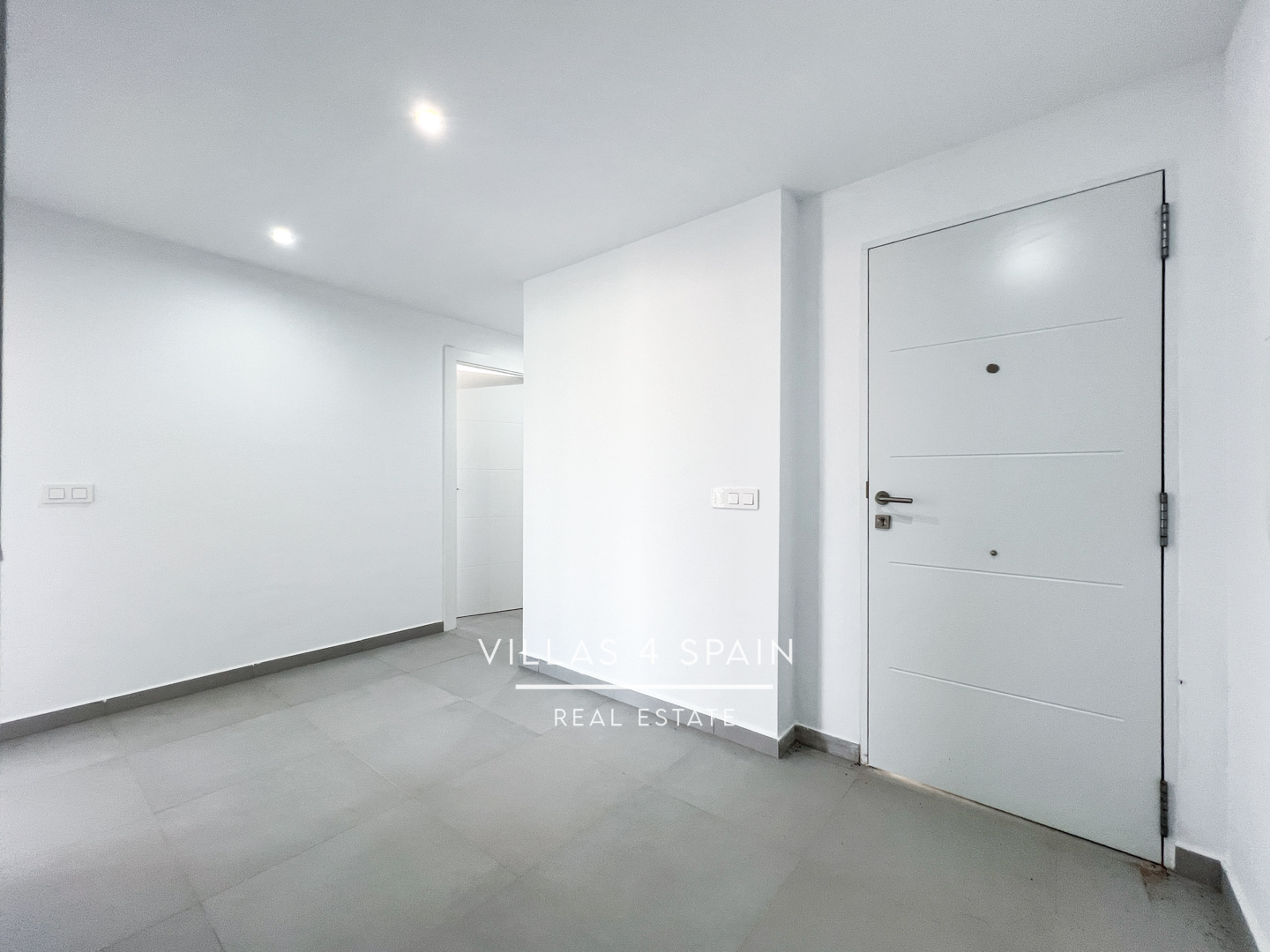 Resale - 3 bedroom 2 bathroom build villa with pool and garage - camino del Prado - Alicante Resale - 3 bedroom 2 bathroom build villa with pool and garage - camino del Prado - Alicante