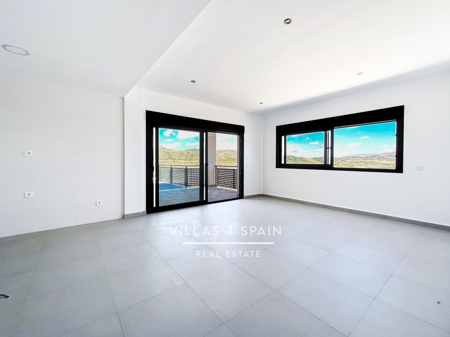 Resale - 3 bedroom 2 bathroom build villa with pool and garage - camino del Prado - Alicante Resale - 3 bedroom 2 bathroom build villa with pool and garage - camino del Prado - Alicante
