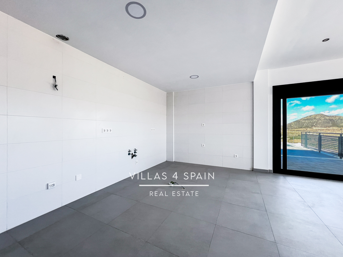 Resale - 3 bedroom 2 bathroom build villa with pool and garage - camino del Prado - Alicante Resale - 3 bedroom 2 bathroom build villa with pool and garage - camino del Prado - Alicante