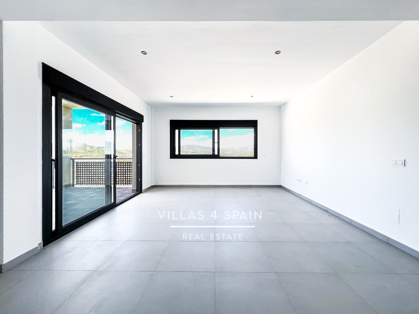 Resale - 3 bedroom 2 bathroom build villa with pool and garage - camino del Prado - Alicante Resale - 3 bedroom 2 bathroom build villa with pool and garage - camino del Prado - Alicante