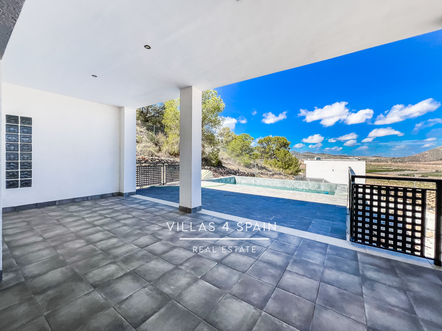 Resale - 3 bedroom 2 bathroom build villa with pool and garage - camino del Prado - Alicante Resale - 3 bedroom 2 bathroom build villa with pool and garage - camino del Prado - Alicante
