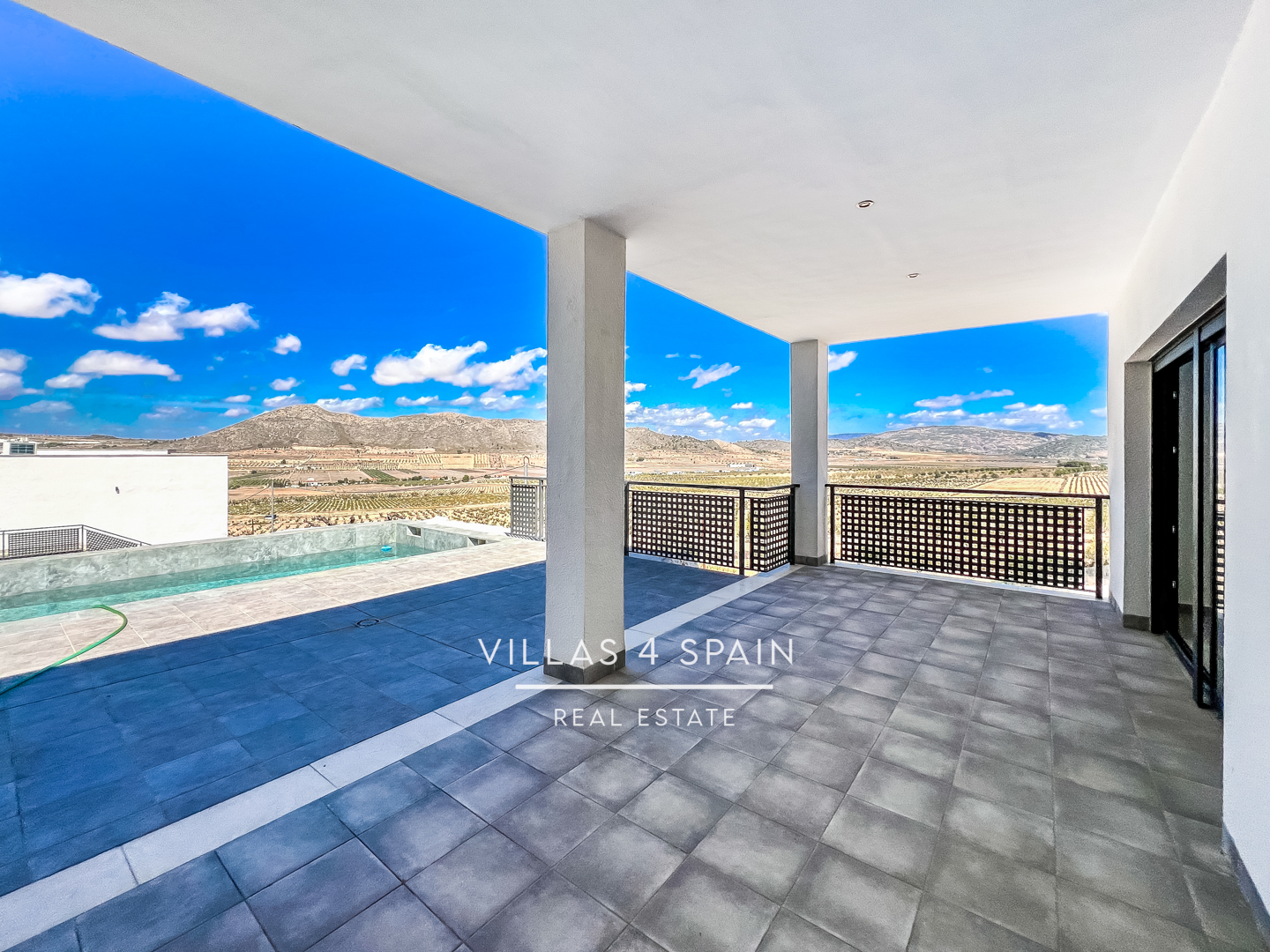 Resale - 3 bedroom 2 bathroom build villa with pool and garage - camino del Prado - Alicante Resale - 3 bedroom 2 bathroom build villa with pool and garage - camino del Prado - Alicante
