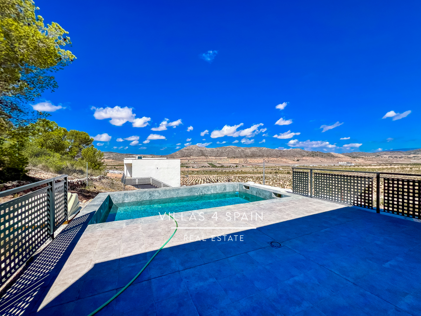 Resale - 3 bedroom 2 bathroom build villa with pool and garage - camino del Prado - Alicante Resale - 3 bedroom 2 bathroom build villa with pool and garage - camino del Prado - Alicante