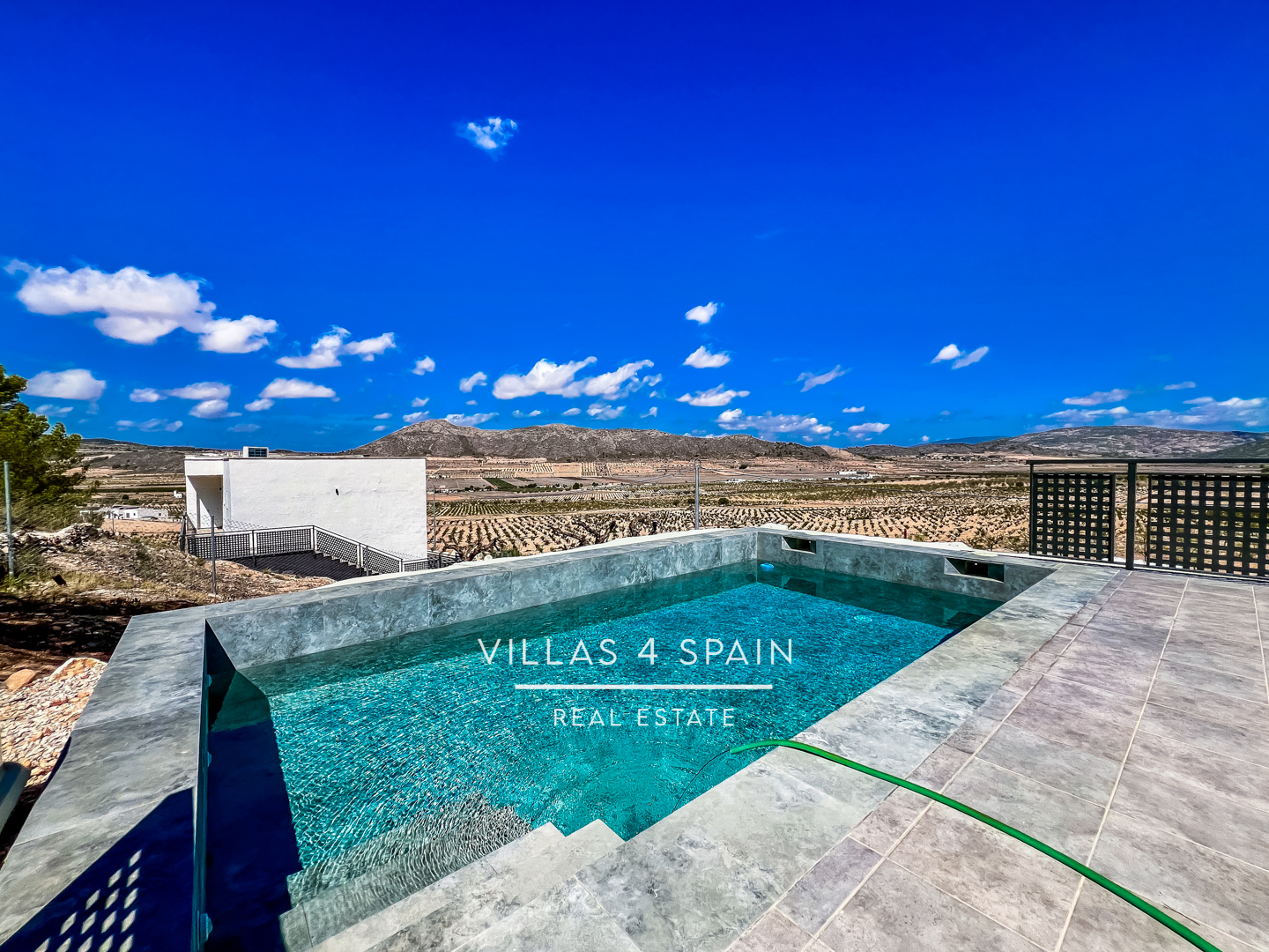 Resale - 3 bedroom 2 bathroom build villa with pool and garage - camino del Prado - Alicante Resale - 3 bedroom 2 bathroom build villa with pool and garage - camino del Prado - Alicante