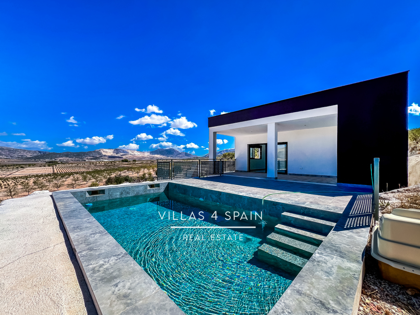 Resale - 3 bedroom 2 bathroom build villa with pool and garage - camino del Prado - Alicante Resale - 3 bedroom 2 bathroom build villa with pool and garage - camino del Prado - Alicante