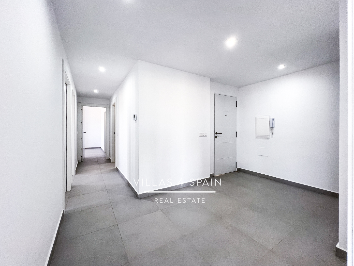 Resale - 3 bedroom 2 bathroom build villa with pool and garage - camino del Prado - Alicante Resale - 3 bedroom 2 bathroom build villa with pool and garage - camino del Prado - Alicante