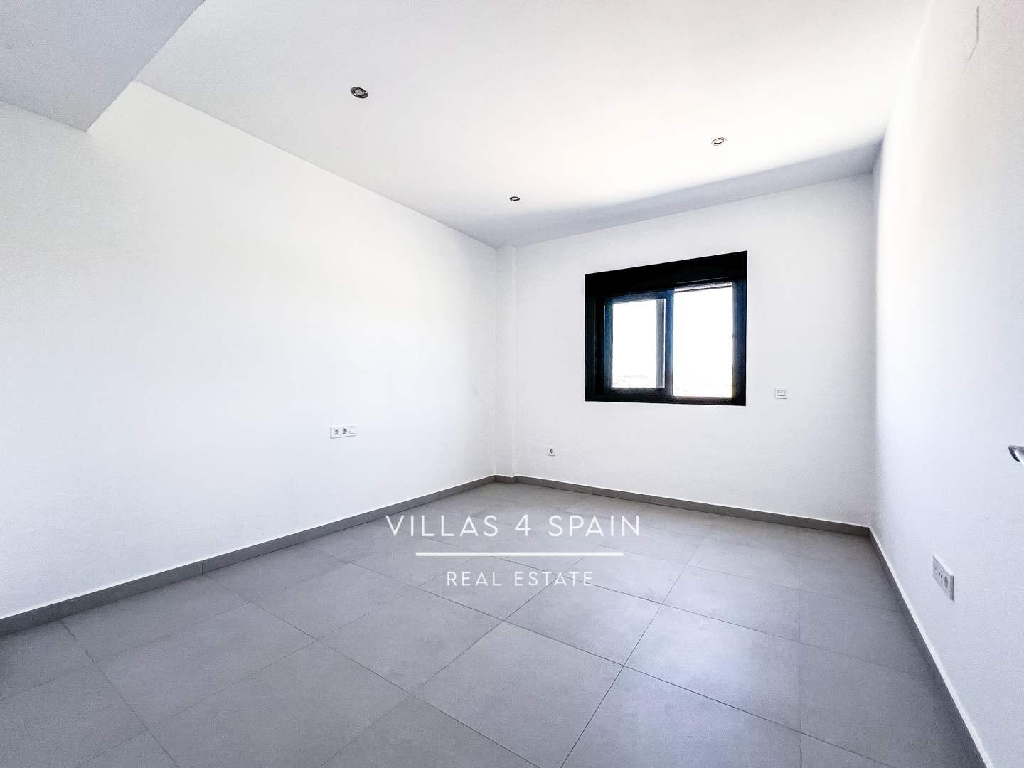 Resale - 3 bedroom 2 bathroom build villa with pool and garage - camino del Prado - Alicante Resale - 3 bedroom 2 bathroom build villa with pool and garage - camino del Prado - Alicante