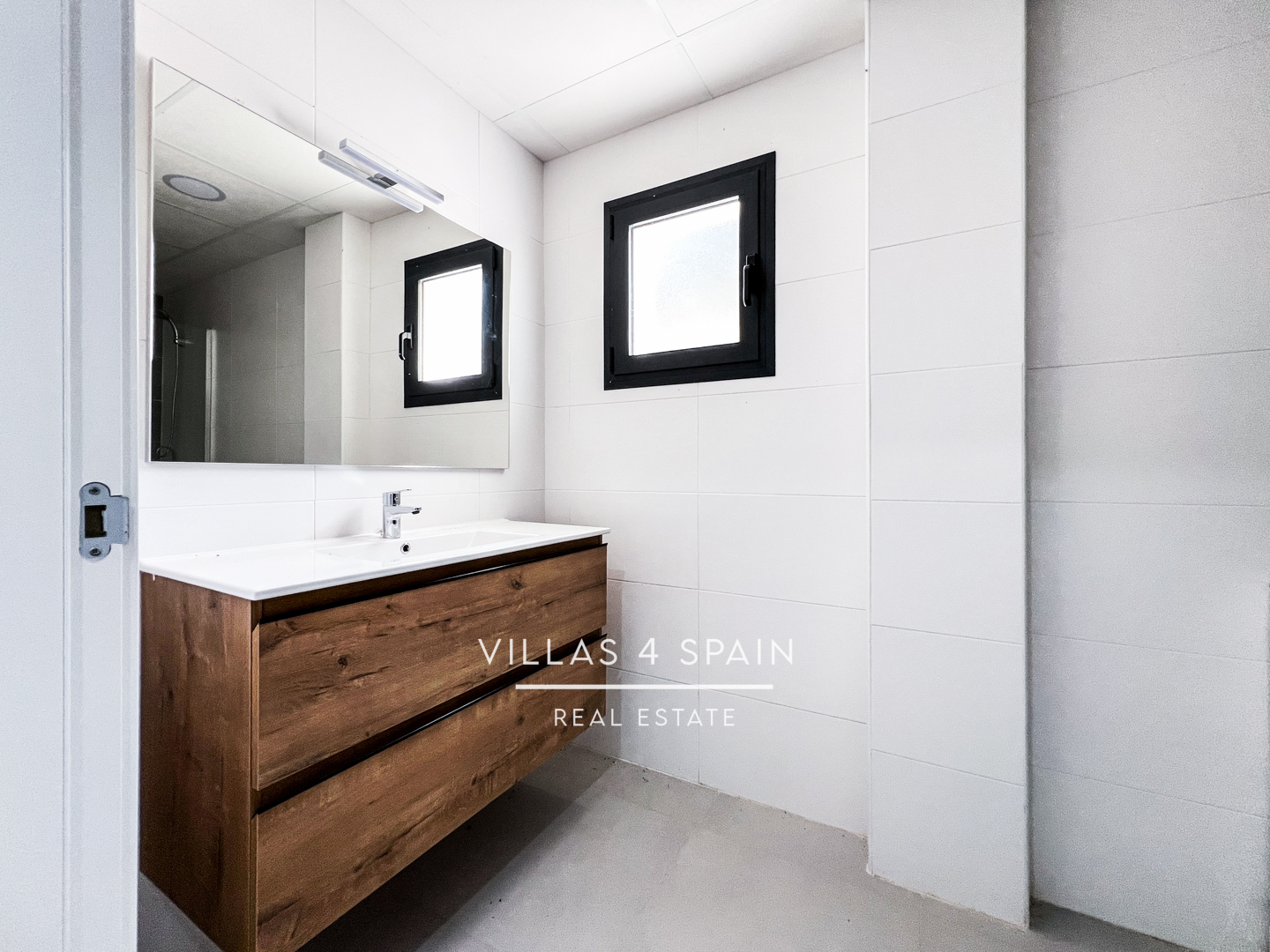 Resale - 3 bedroom 2 bathroom build villa with pool and garage - camino del Prado - Alicante Resale - 3 bedroom 2 bathroom build villa with pool and garage - camino del Prado - Alicante