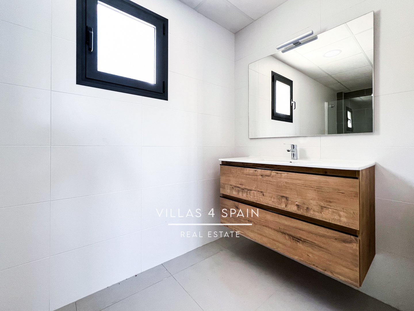Resale - 3 bedroom 2 bathroom build villa with pool and garage - camino del Prado - Alicante Resale - 3 bedroom 2 bathroom build villa with pool and garage - camino del Prado - Alicante