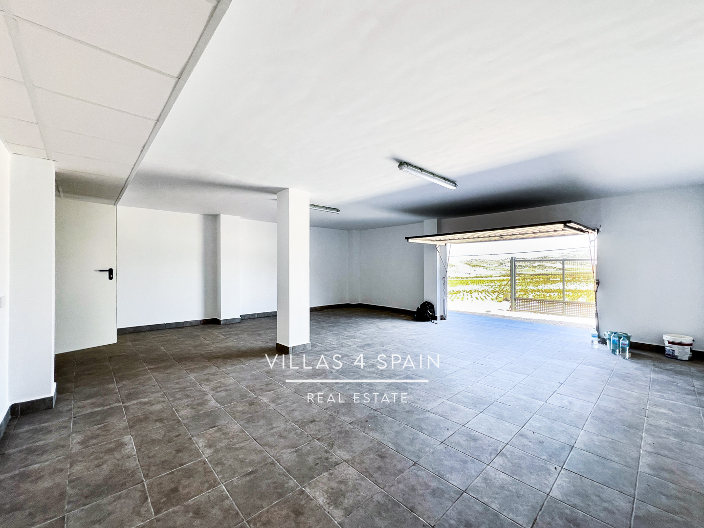 Resale - 3 bedroom 2 bathroom build villa with pool and garage - camino del Prado - Alicante Resale - 3 bedroom 2 bathroom build villa with pool and garage - camino del Prado - Alicante
