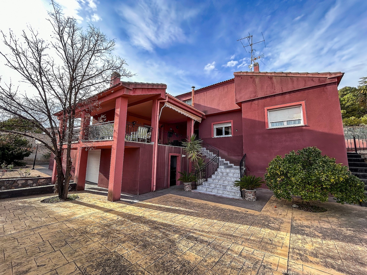 7 Bedroom 3 Bathroom Villa in Onil
