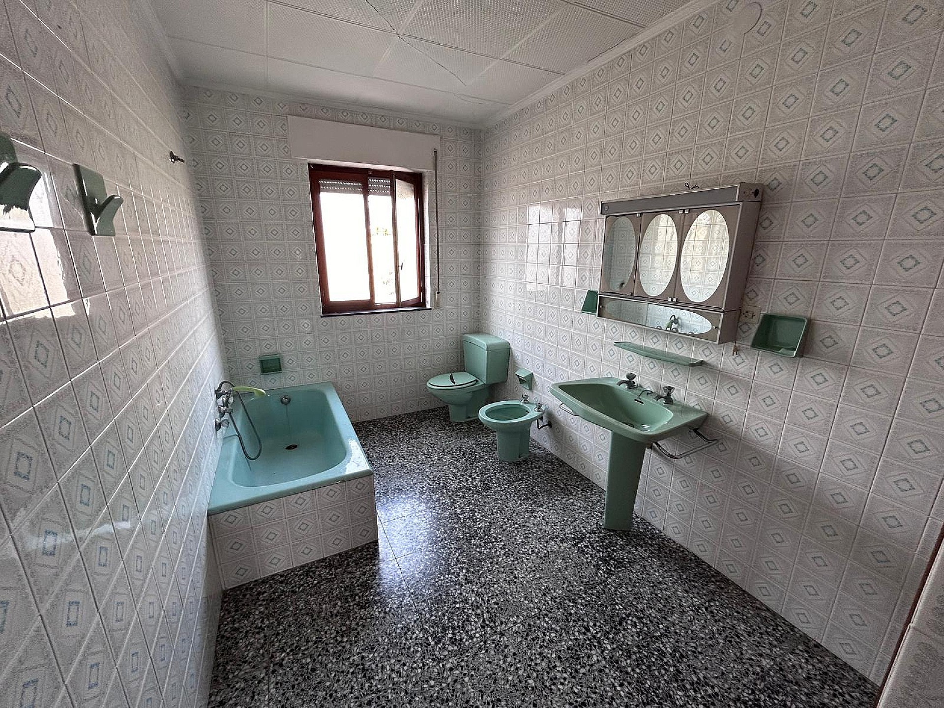 Resale - 6 Bedroom 2 Bathroom Villa in Monovar - - Alicante Resale - 6 Bedroom 2 Bathroom Villa in Monovar - - Alicante