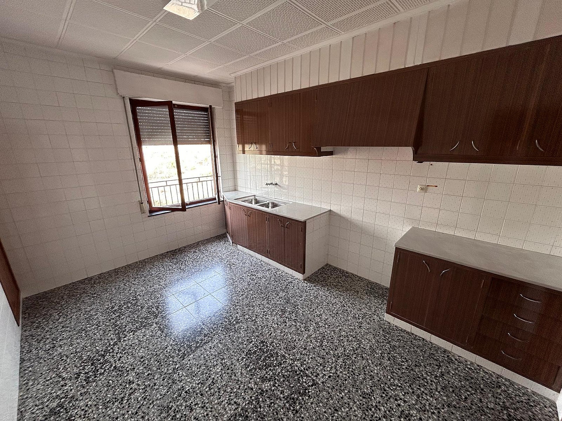 Resale - 6 Bedroom 2 Bathroom Villa in Monovar - - Alicante Resale - 6 Bedroom 2 Bathroom Villa in Monovar - - Alicante