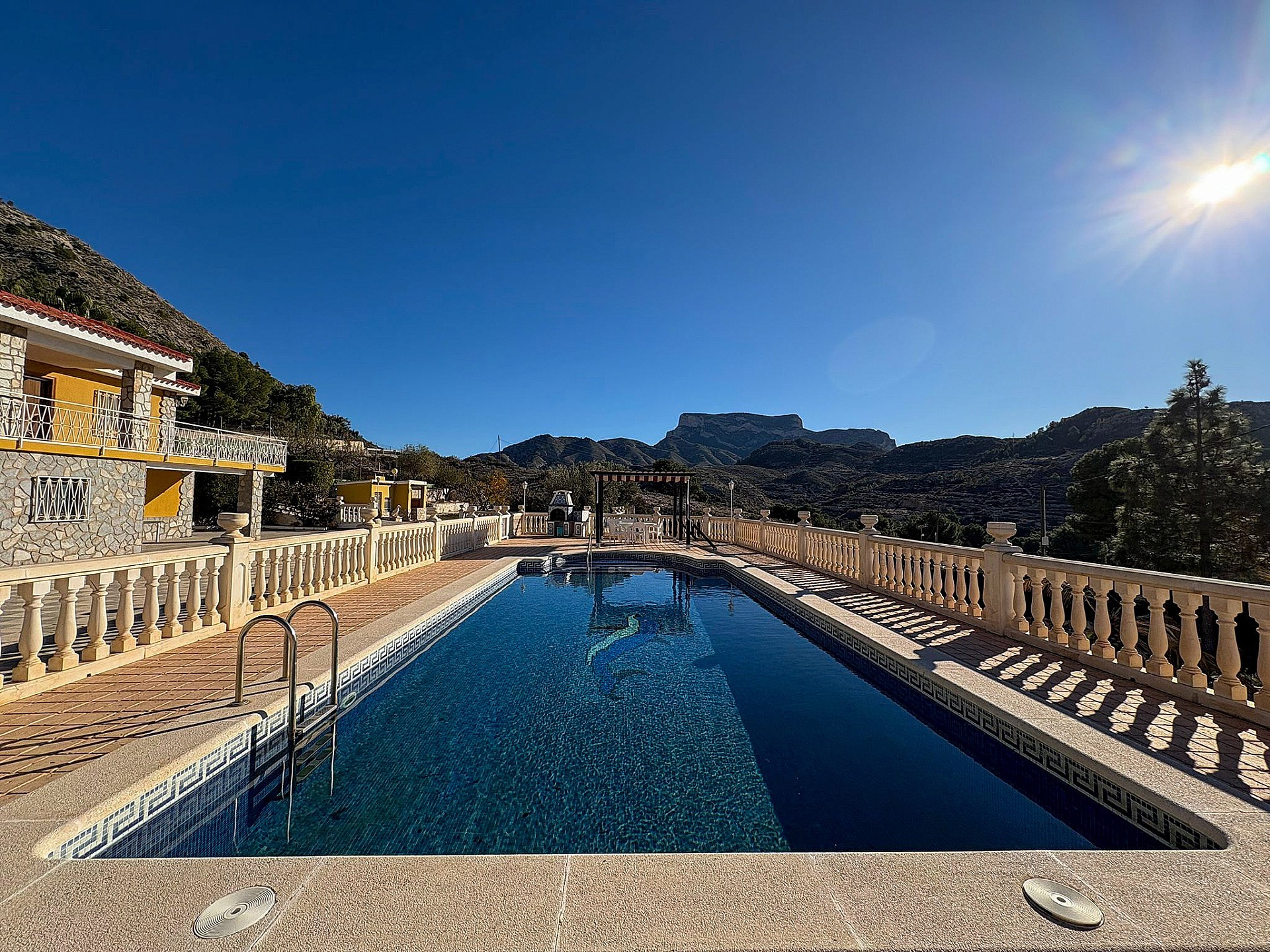 Resale - 4 Bedroom 2 Bathroom Villa in Petrer - - Alicante Resale - 4 Bedroom 2 Bathroom Villa in Petrer - - Alicante