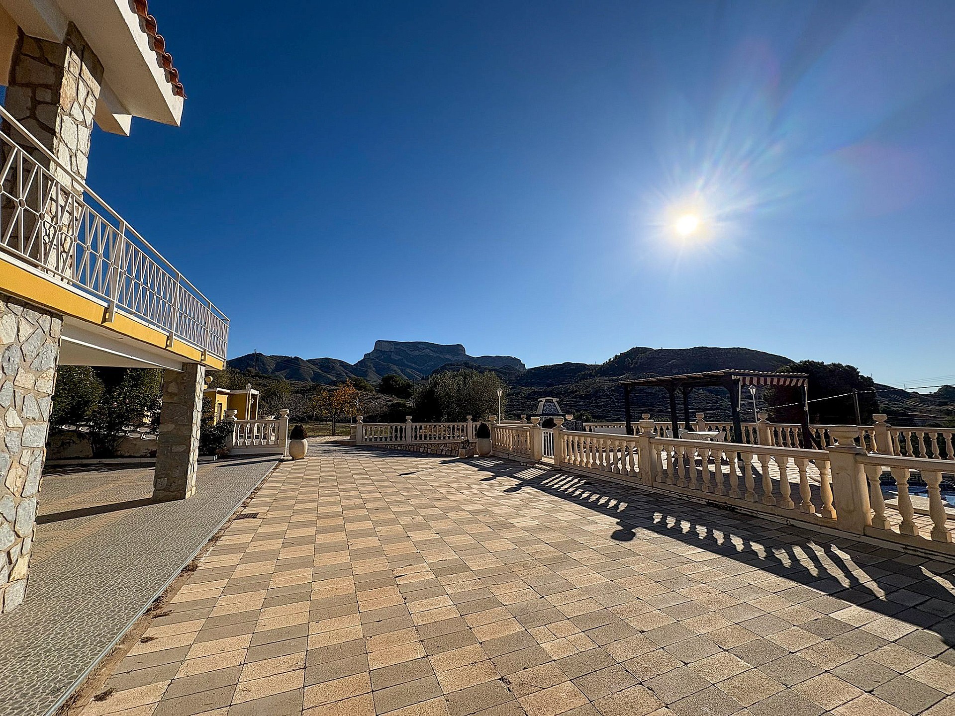 Resale - 4 Bedroom 2 Bathroom Villa in Petrer - - Alicante Resale - 4 Bedroom 2 Bathroom Villa in Petrer - - Alicante