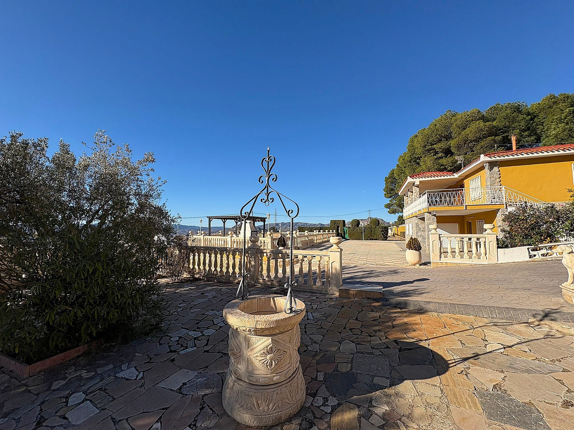 Resale - 4 Bedroom 2 Bathroom Villa in Petrer - - Alicante Resale - 4 Bedroom 2 Bathroom Villa in Petrer - - Alicante