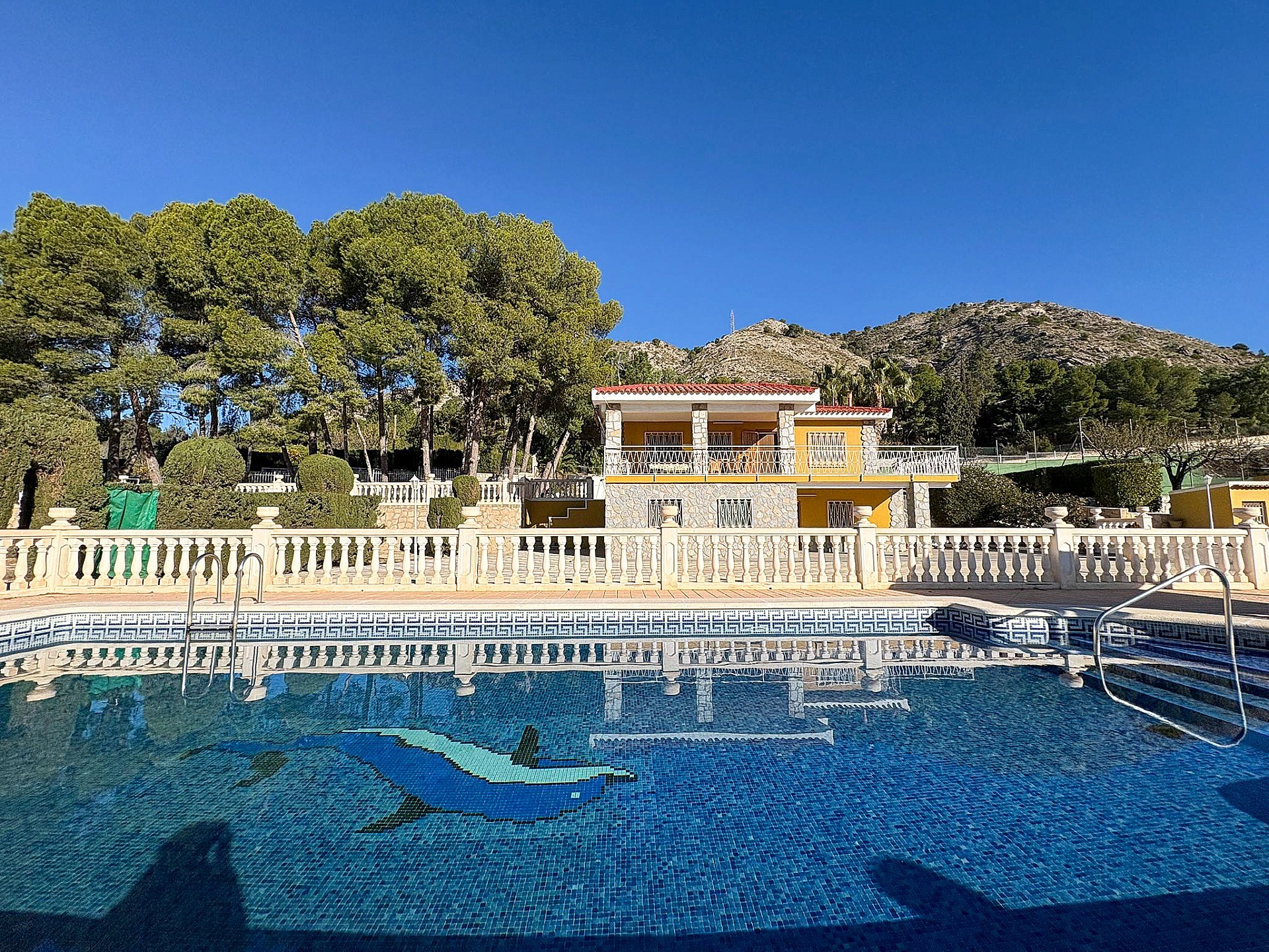 Resale - 4 Bedroom 2 Bathroom Villa in Petrer - - Alicante Resale - 4 Bedroom 2 Bathroom Villa in Petrer - - Alicante