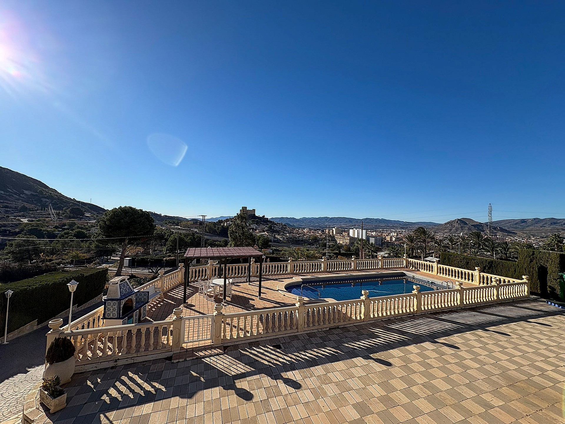 Resale - 4 Bedroom 2 Bathroom Villa in Petrer - - Alicante Resale - 4 Bedroom 2 Bathroom Villa in Petrer - - Alicante